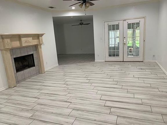 2nd image of 2833 Bridle Ln