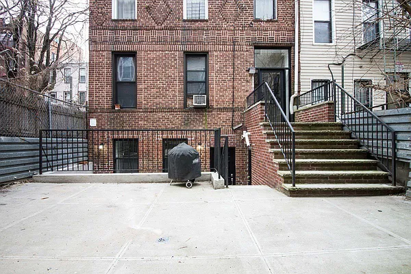 Rented by Nooklyn NYC LLC | media 13