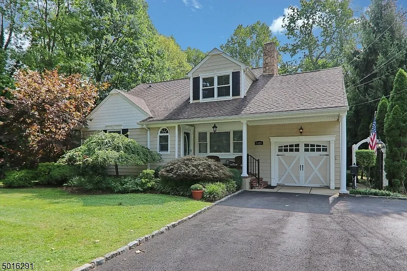 1319 Birch Hill Rd photo 1