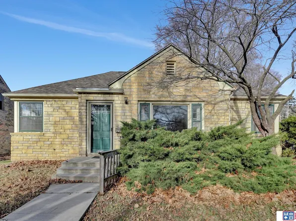 2636 Woodsdale Blvd, Lincoln, NE 68502