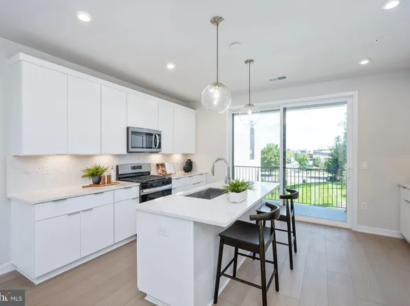 14429 Glen Manor Dr, Chantilly, VA 20151