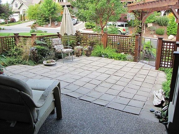 Front entry courtyard