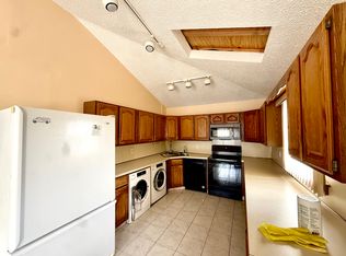 552 Christie St FLOOR 2, Hempstead, NY 11550