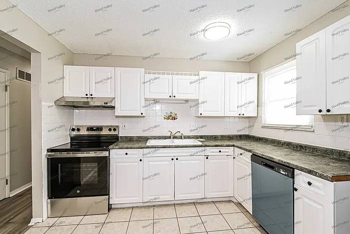 2340 Wharton Ct — Photo 6