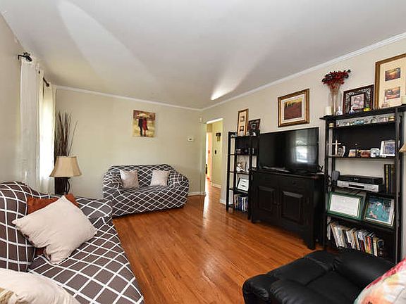 3rd image of 119-36 Farmers Blvd