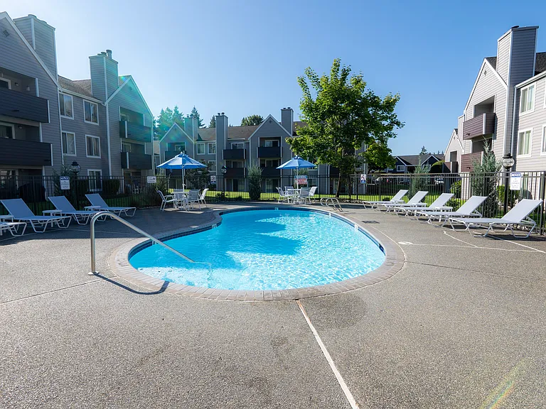 Westhampton Apartments — Photo 37