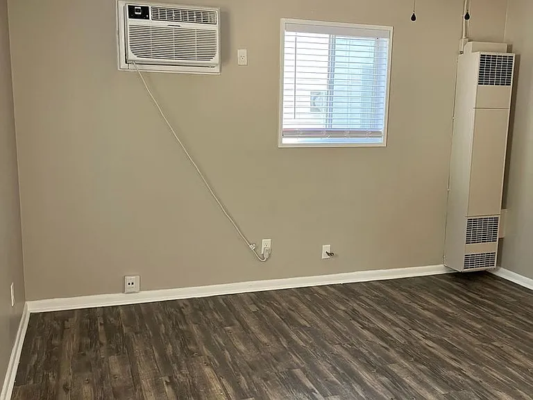1 bedroom apartment — Photo 11