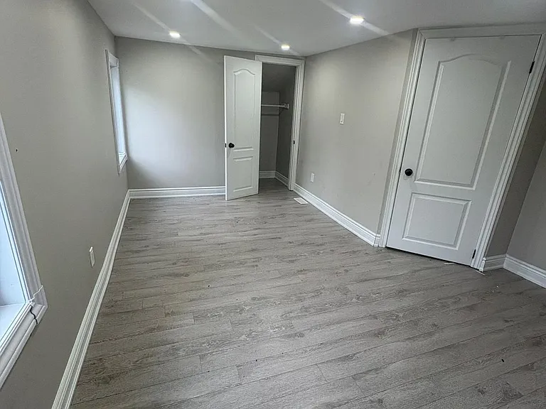123 Charles St E — Photo 20
