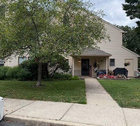 2nd image of 210 Begonia Ct