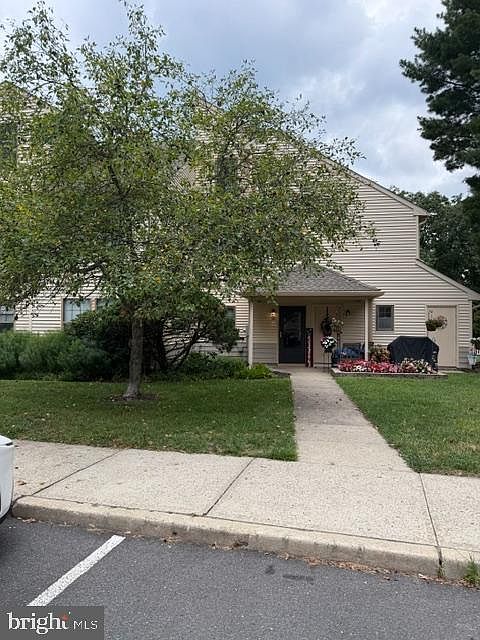 1st image of 210 Begonia Ct