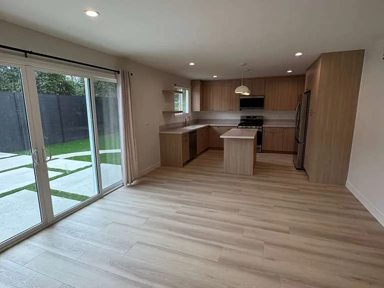 23001 Vanowen St — Photo 5