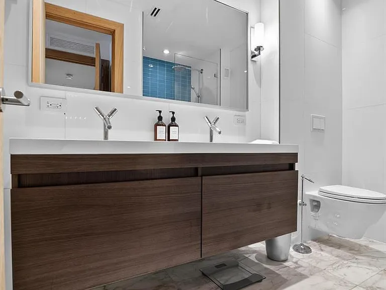 2301 Collins Ave #14 — Photo 10