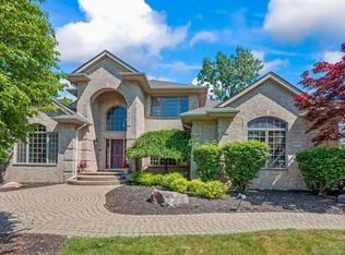 6073 Golden Ln, West Bloomfield, MI 48322