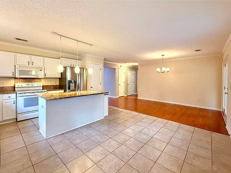 108 Willowbend Ln — Photo 8