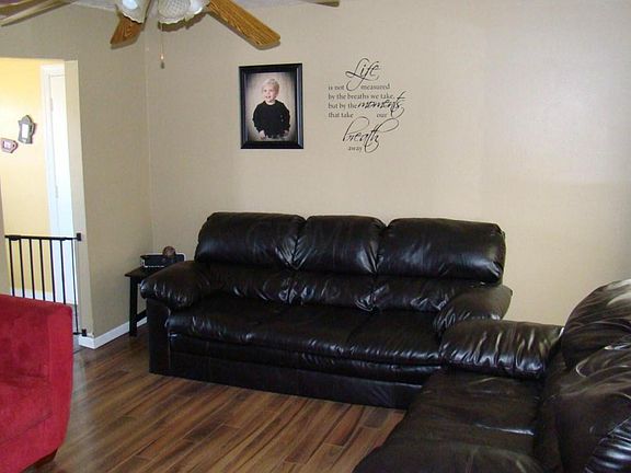 3rd image of 15746 Valleyview Dr