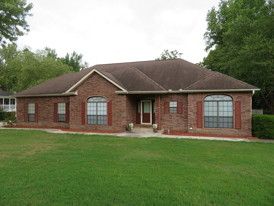 1st image of 808 Magnolia Dr