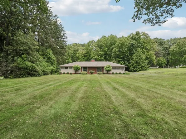 215 E Maitland Ln, New Castle, PA 16105