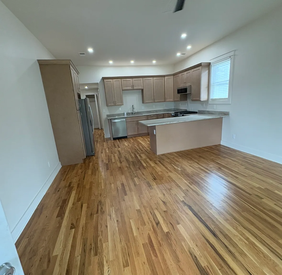941 Samuel St — Photo 1