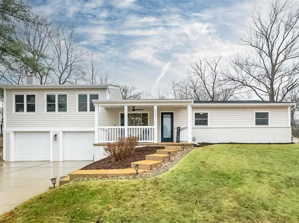 251 Howard Dr, Ballwin, MO 63021