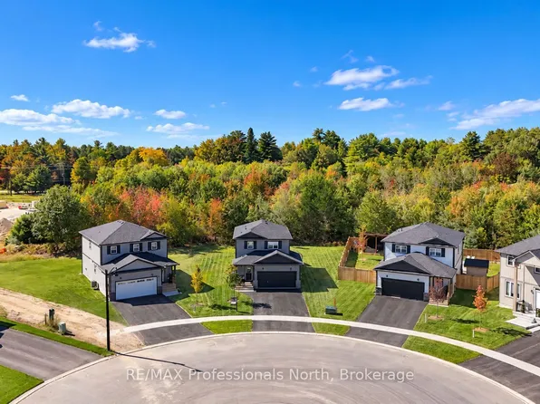 33 Whitehorn Park Rd W, Bracebridge, ON P1L 0A7