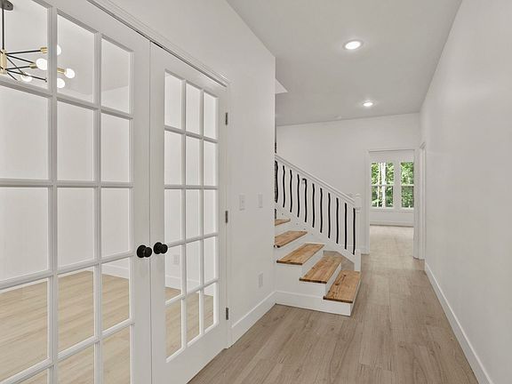 2nd image of 129 Faulkner Cir