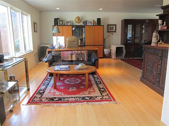 4th image of 987 Lakeland Dr