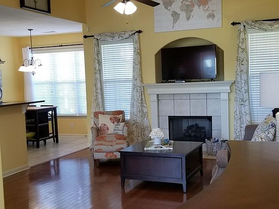 2nd image of 3319 Chateau Cir N