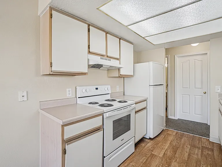 Sterling Pointe Apartments — Photo 55