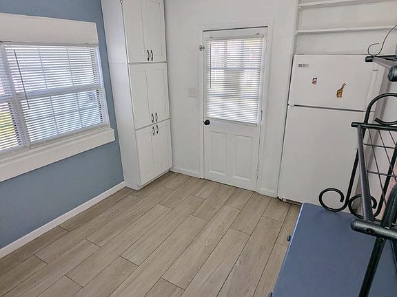 4th image of 209 10th St Unit 1