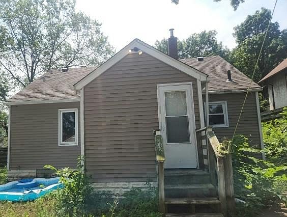 2nd image of 1041 6th St E