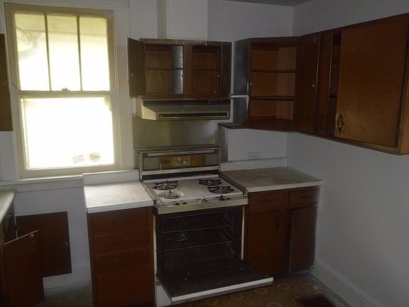 2nd image of 1637 1st Ave