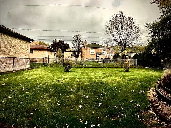 3rd image of 9533 Parkside Ave