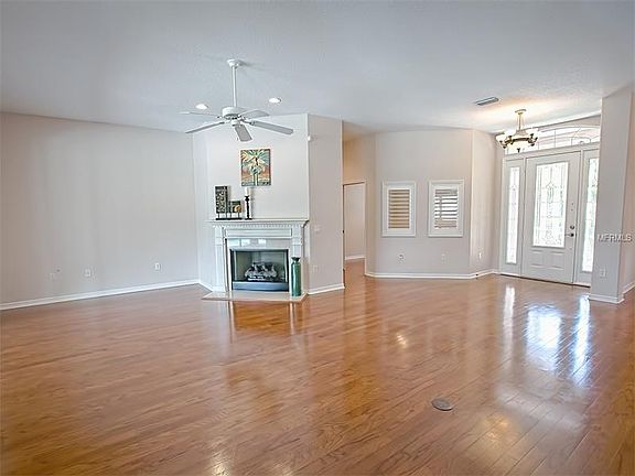 3rd image of 39400 Treeline Dr