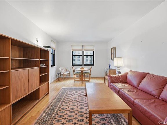 4th image of 510 Kappock Street #3B