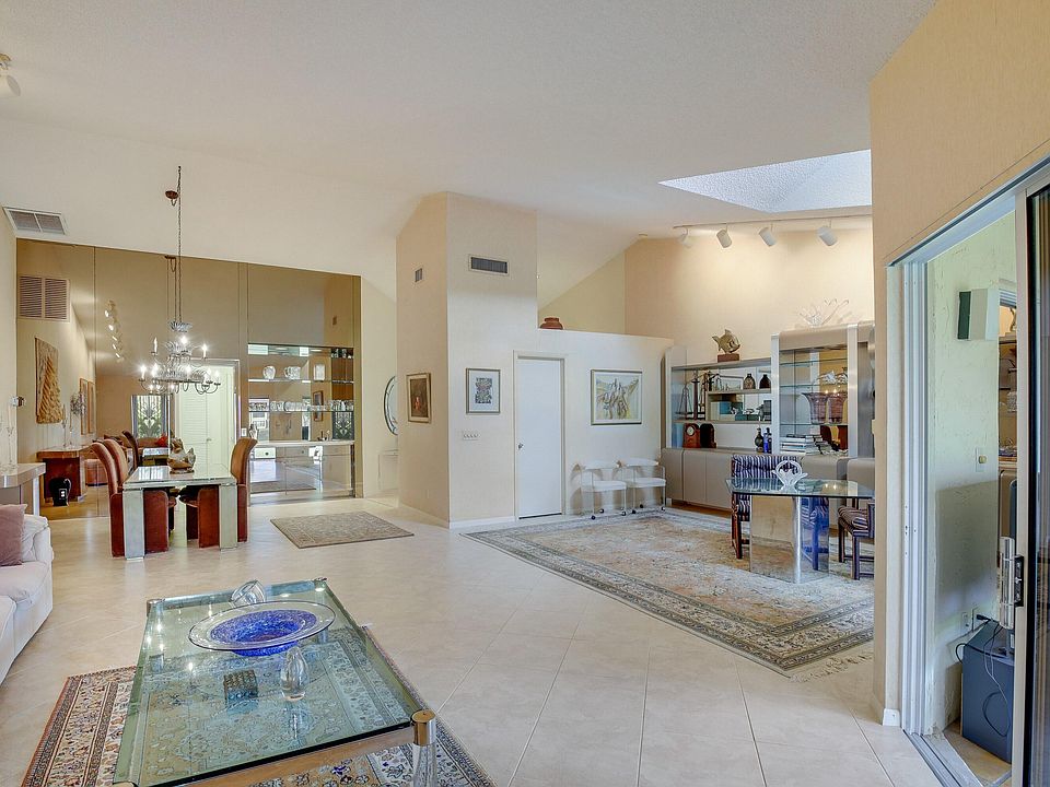 1st image of 6777 Versailles Court
