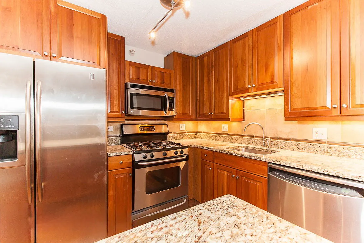 1 bed, 1.0 bath, $2,495 — Photo 2