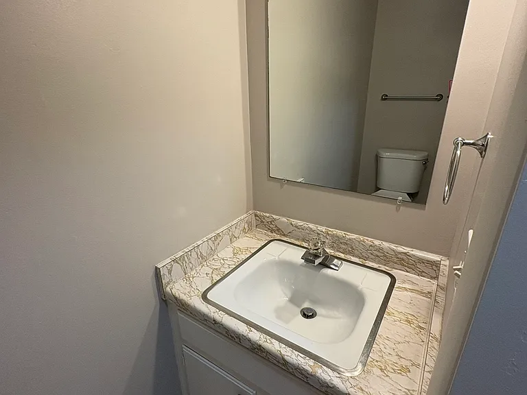 9237 White Oaks Cir — Photo 11