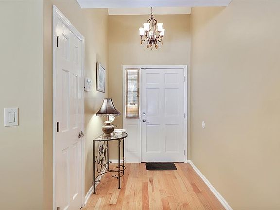 3rd image of 2932 Woodruff Dr SE
