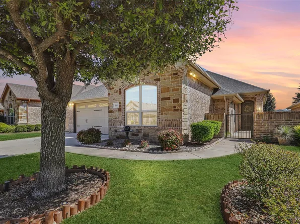 218 Captains Ct, Granbury, TX 76049