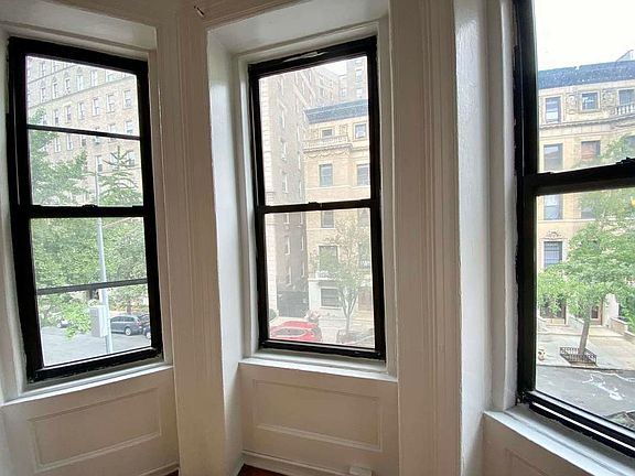 3rd image of 332 W 89th St APT 3A