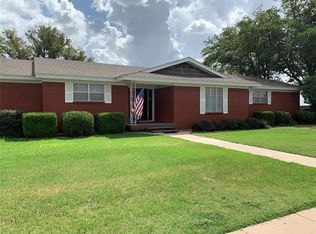 201 Travis St, Jayton, TX 79528