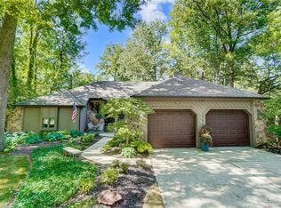 1122 Green Tree Dr, Dayton, OH 45429