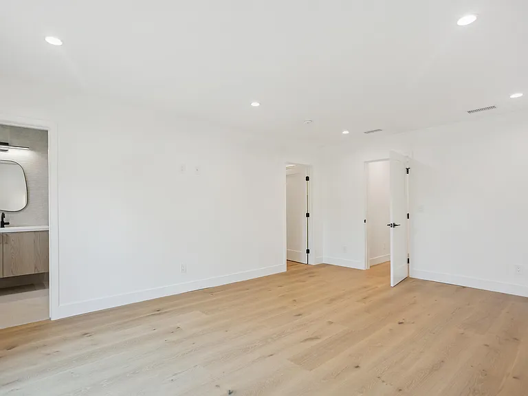 5743 Natick Ave — Photo 11
