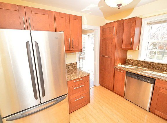 4th image of 2233 Stratford Ave