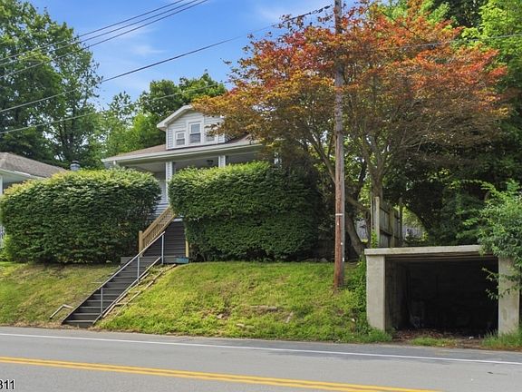 3rd image of 185 Main St