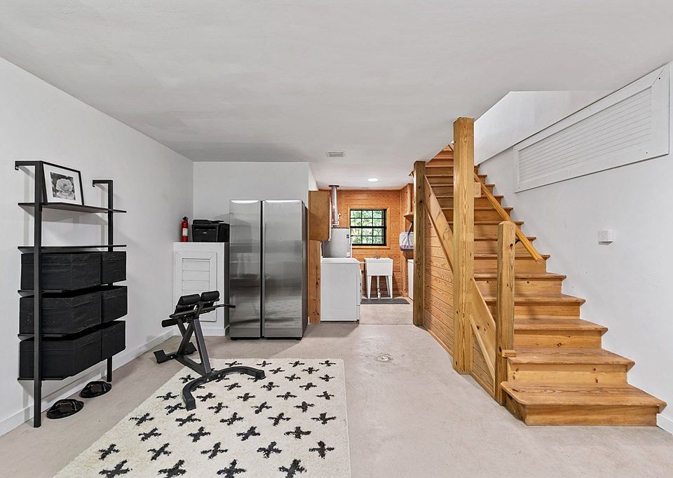 52nd image of 100 Lakeview Dr