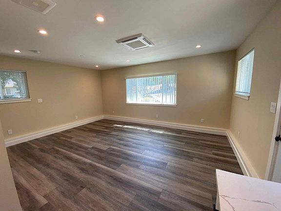 5th image of 4780 Snow Dr