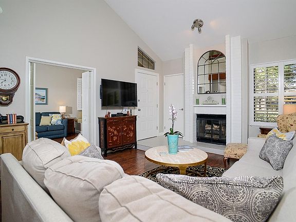 3rd image of 7613 Creekridge Ln