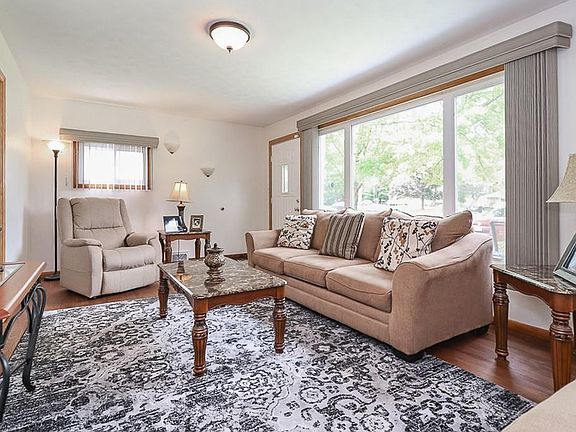 5th image of 18295 Cook Ave
