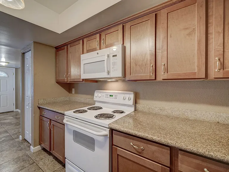 3301 W Loma Ln #1 — Photo 7